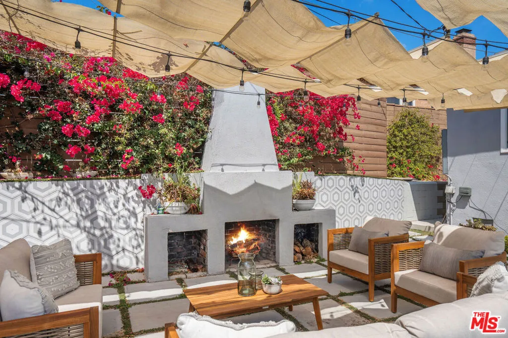 4949 Onaknoll Avenue, Los Angeles, California 90043 home-pic-1